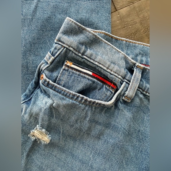 Tommy Hilfiger Slim Boyfriend Distressed Jeans, size 8. - Picture 6 of 10